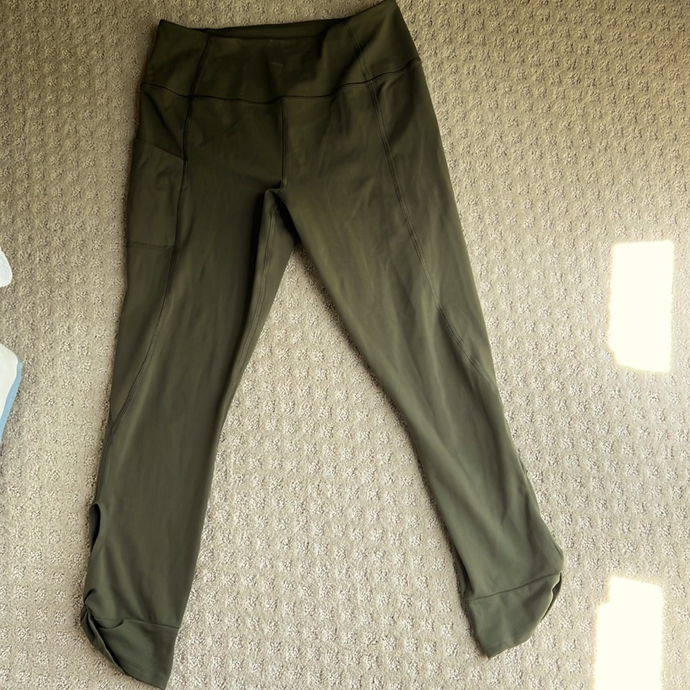 Thrive Societe workout pants. Khaki green. Size L.